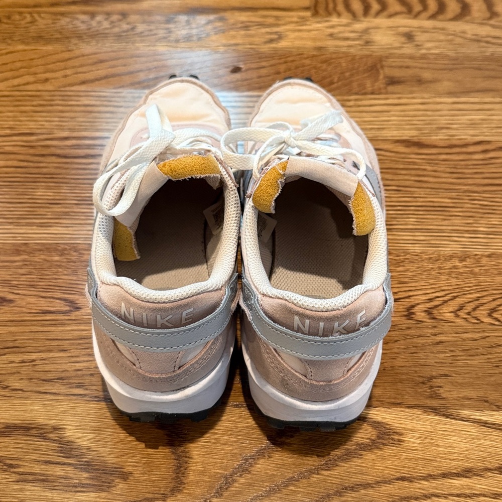 Nike Waffle Debut sneakers in pink and gray - Picture 6 of 7